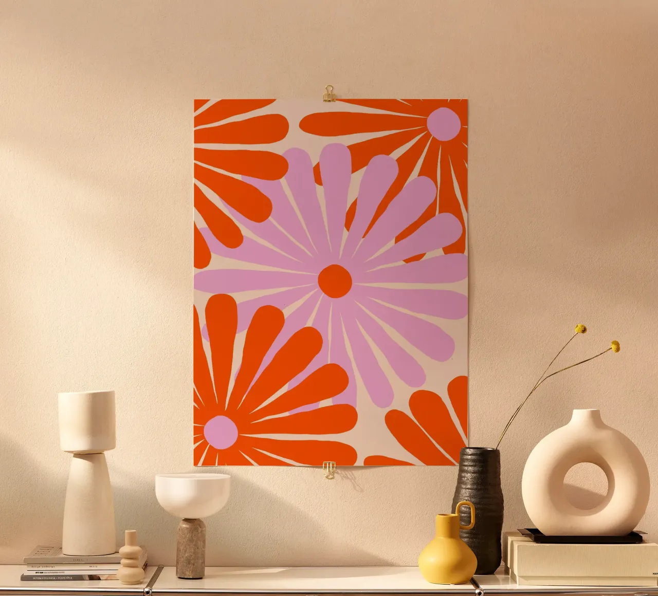 Rote und pinke Blumen poster con telaio in plastica da All Colours