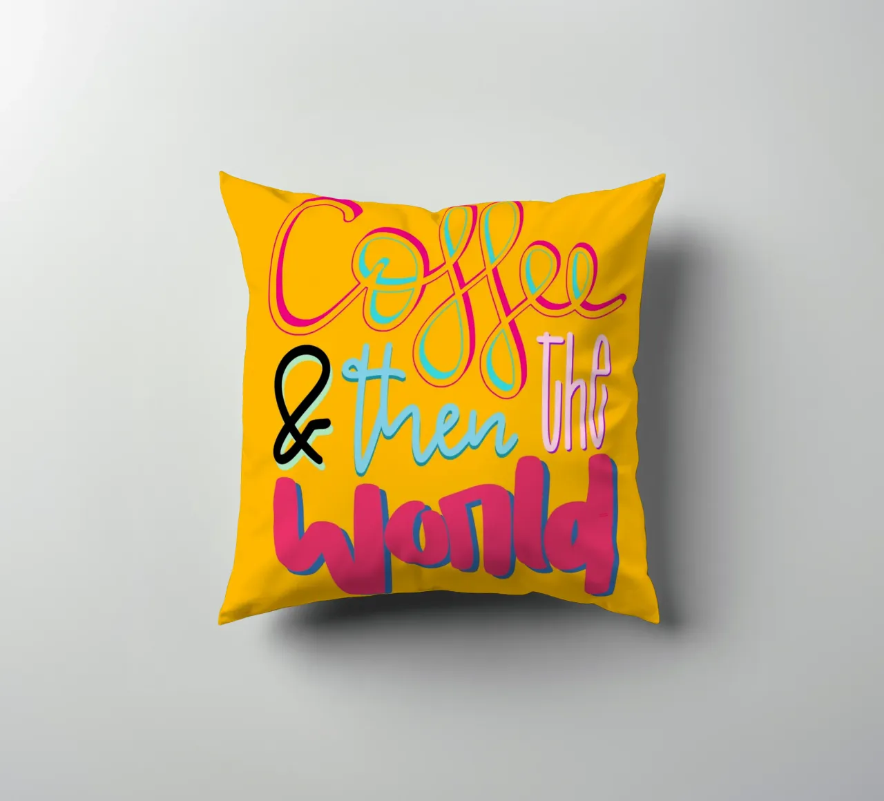 Coffee & then the world - yellow cuscino da LIMITED EDITION LETTERS
