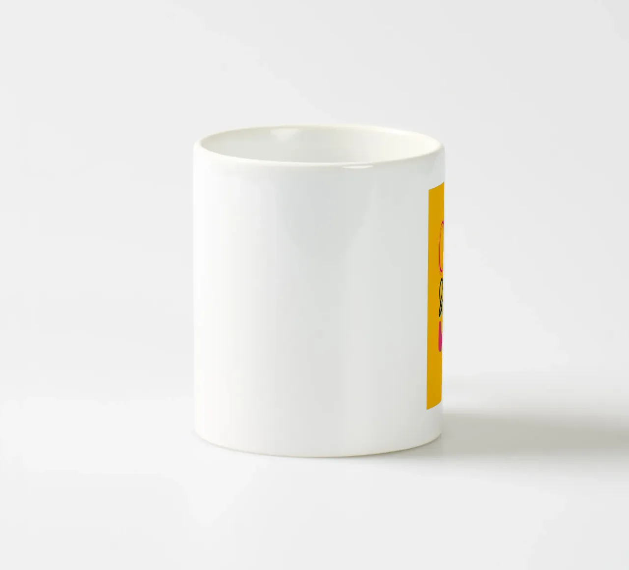 Coffee & then the world - yellow taza de cerámica de LIMITED EDITION LETTERS