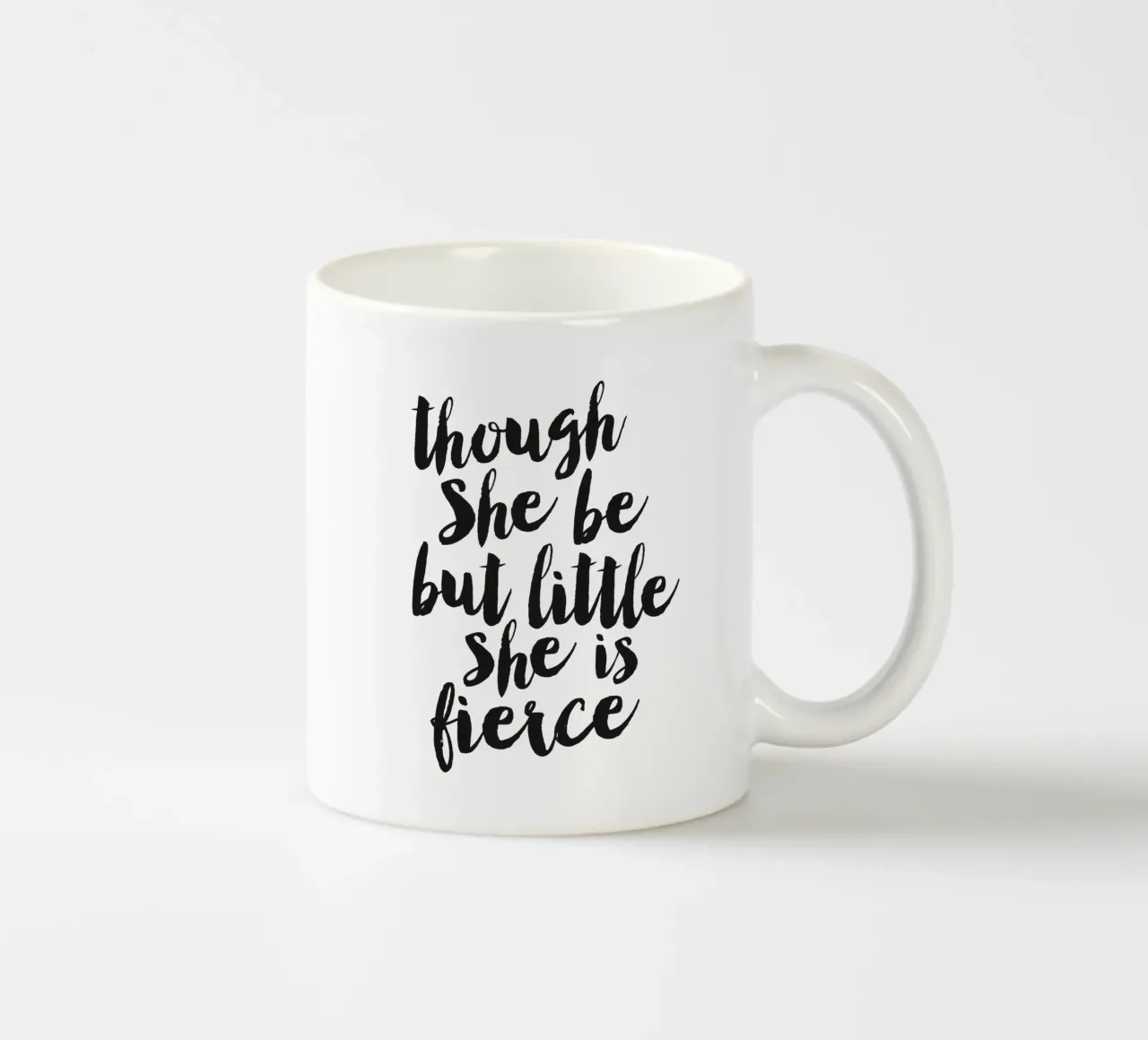 Anche se è piccola, è una forte motivazione per le donne tazza in ceramica da THE MOTIVATED TYPE