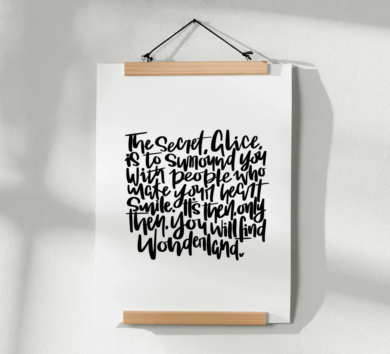 Alice in Wonderland poster met houten frame van LIMITED EDITION LETTERS