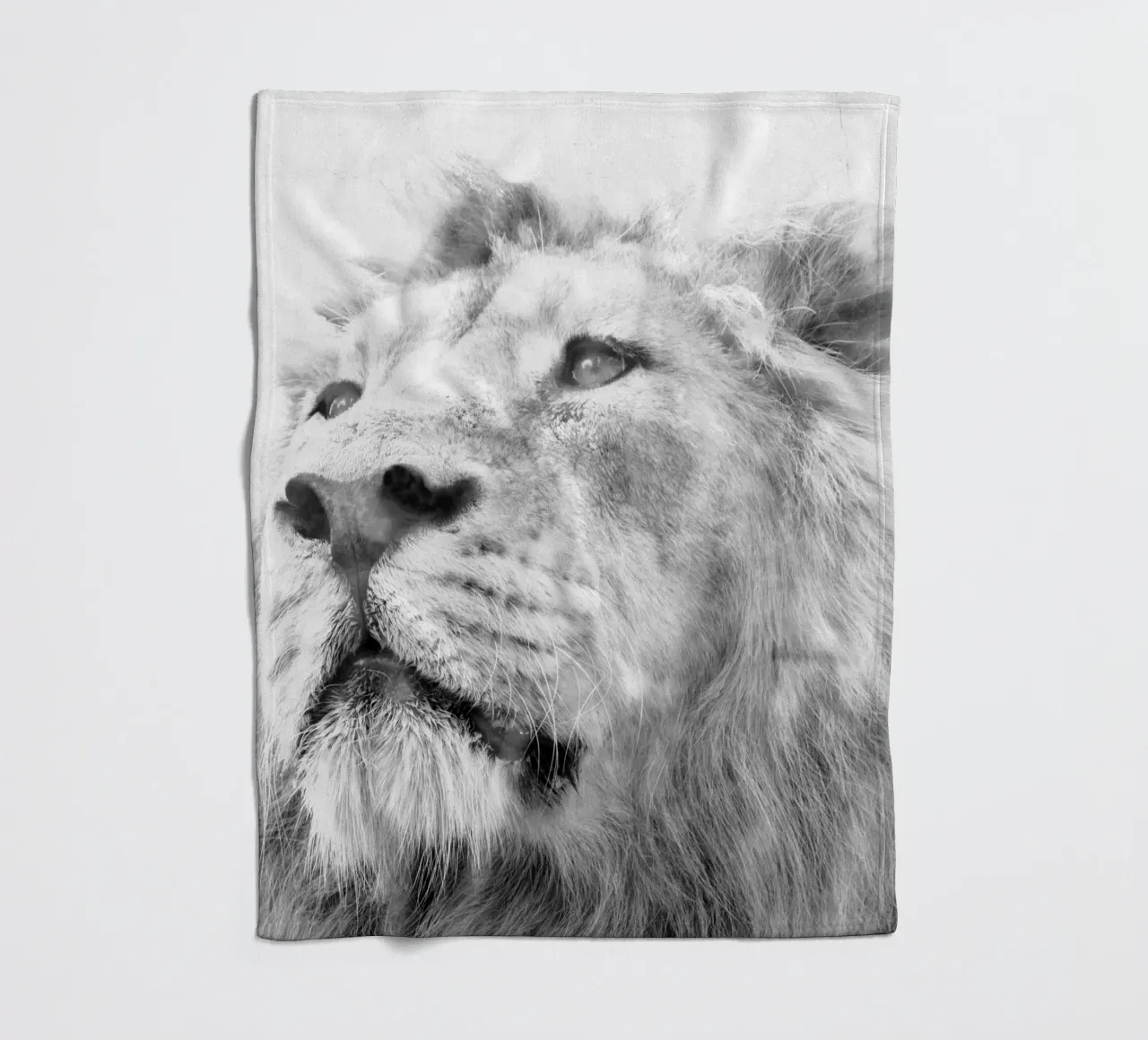 Lion fleece blanket by Teresa André