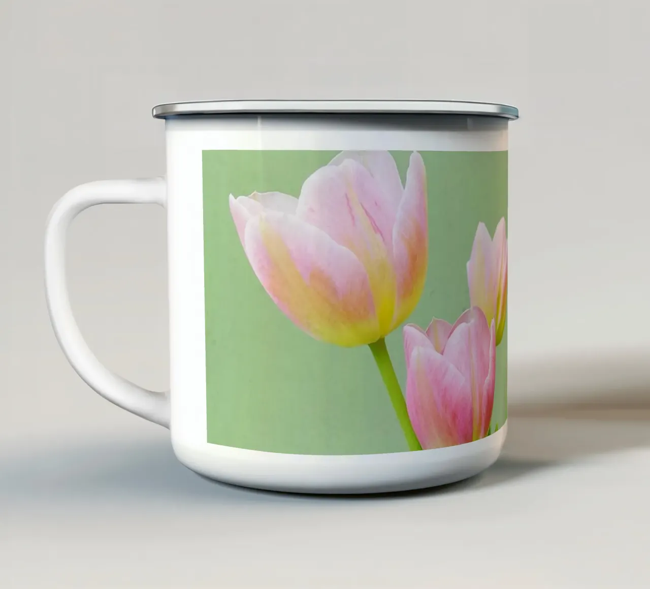 Tulipani rosa tazza in smalto da Cassia Beck Photography