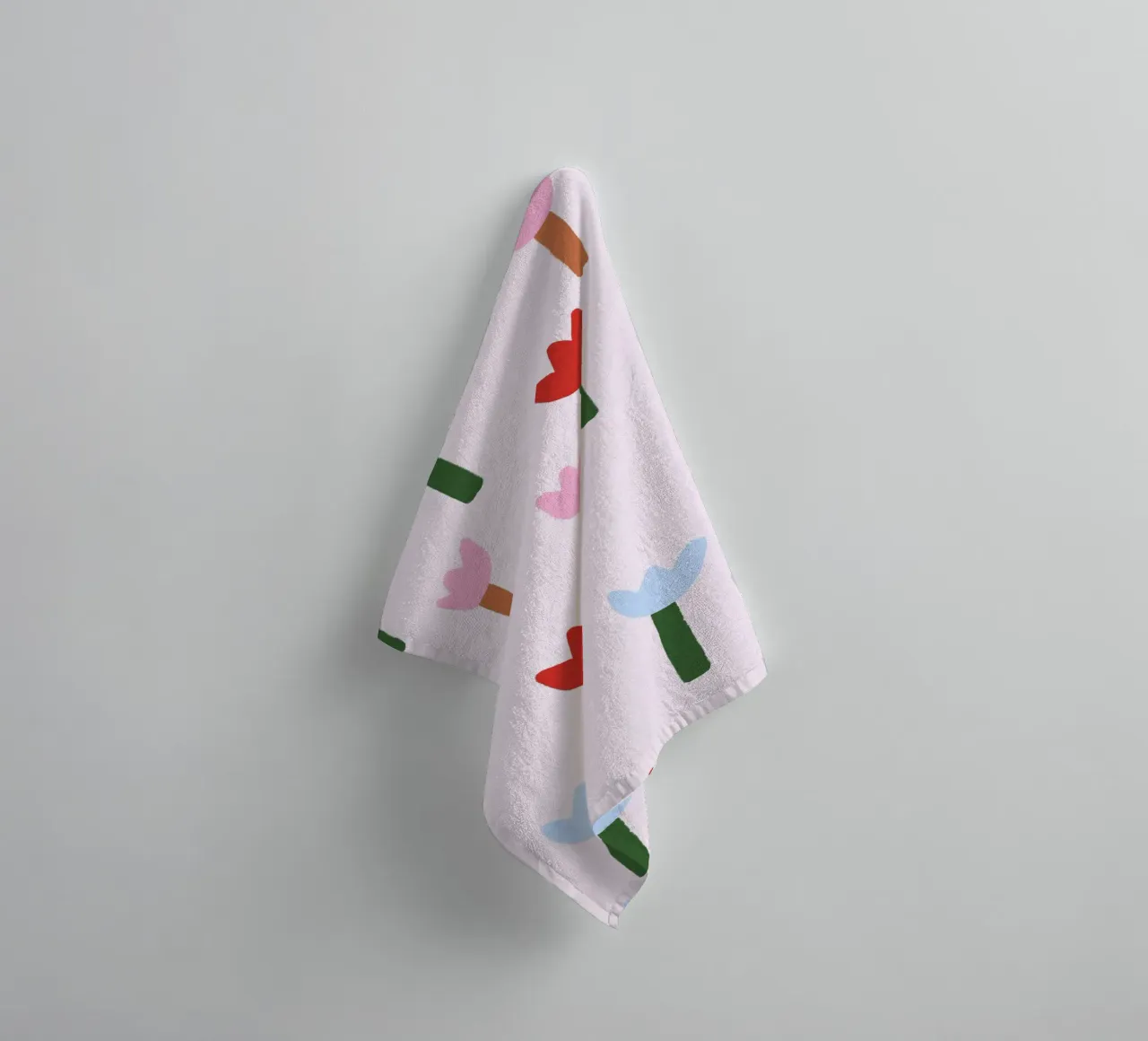 Tulip Blumen Wiese towel by Studio ROSAGRAU