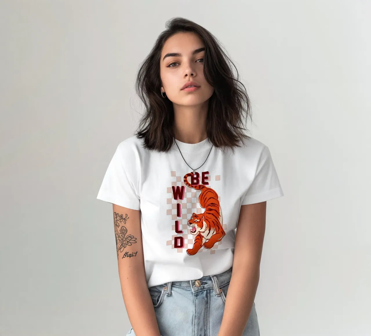 Retro "Be Wild" Tiger Art Print t-shirt da showmemars