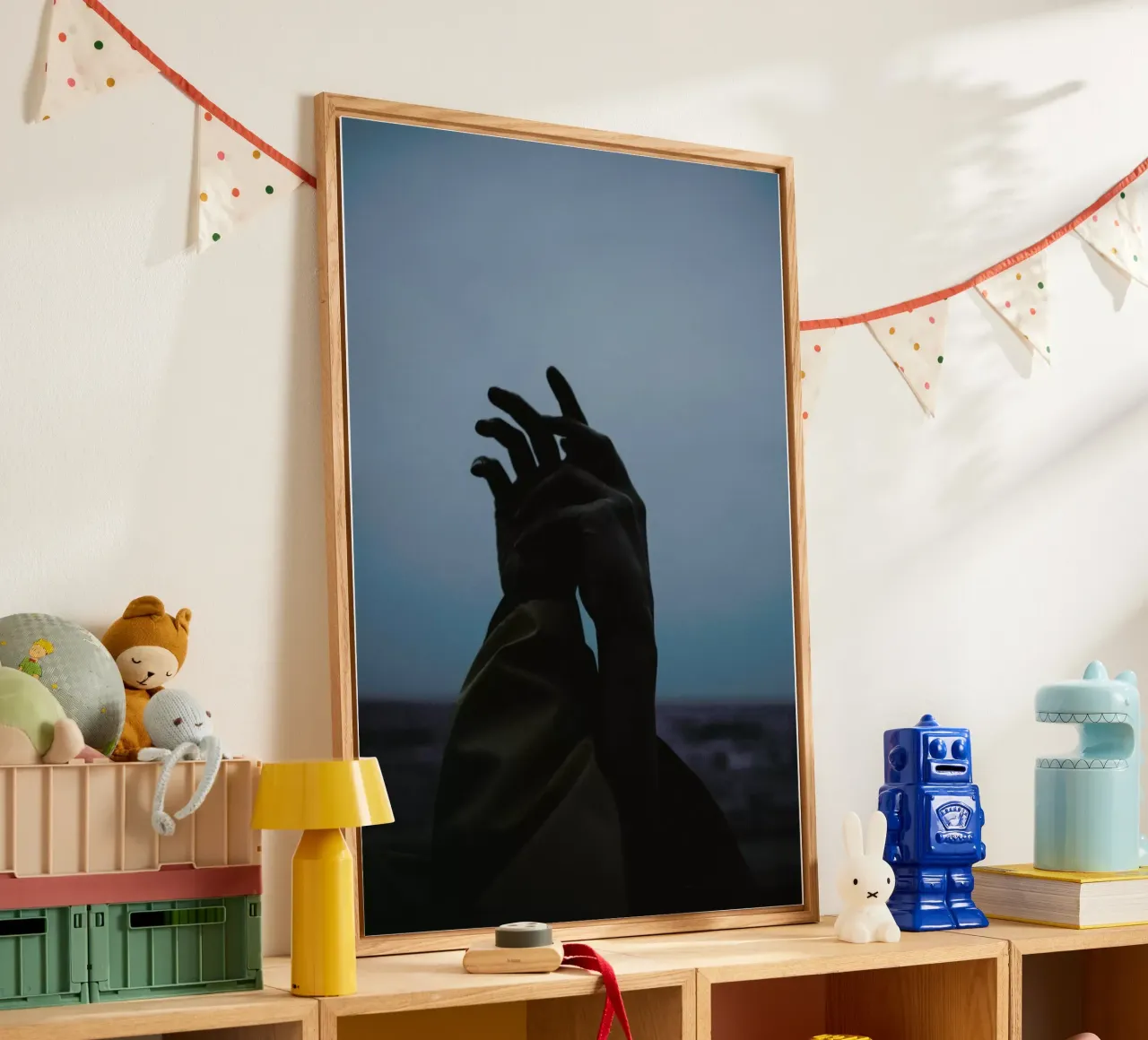 Just Friends plexiglass da Chris Abatzis