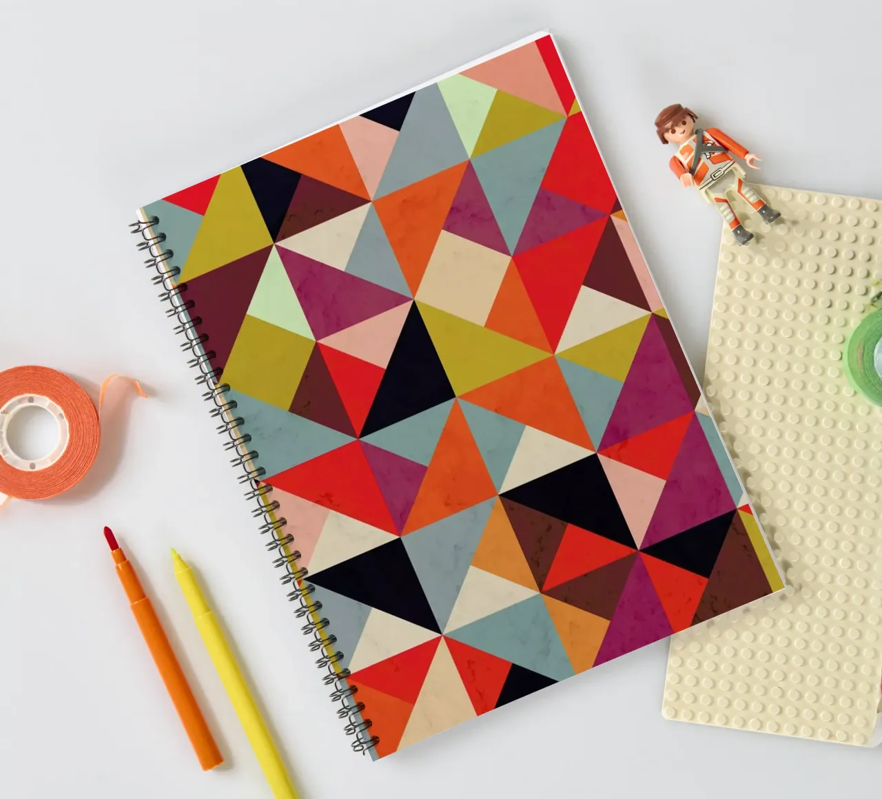 Bright Geometric Happy Pattern cuaderno de espiral de Tobe Fonseca