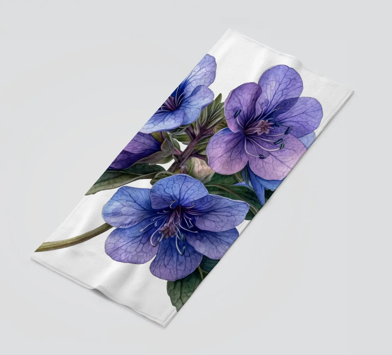Pulmonaria-Blüte Strandtuch von Bold Blooms