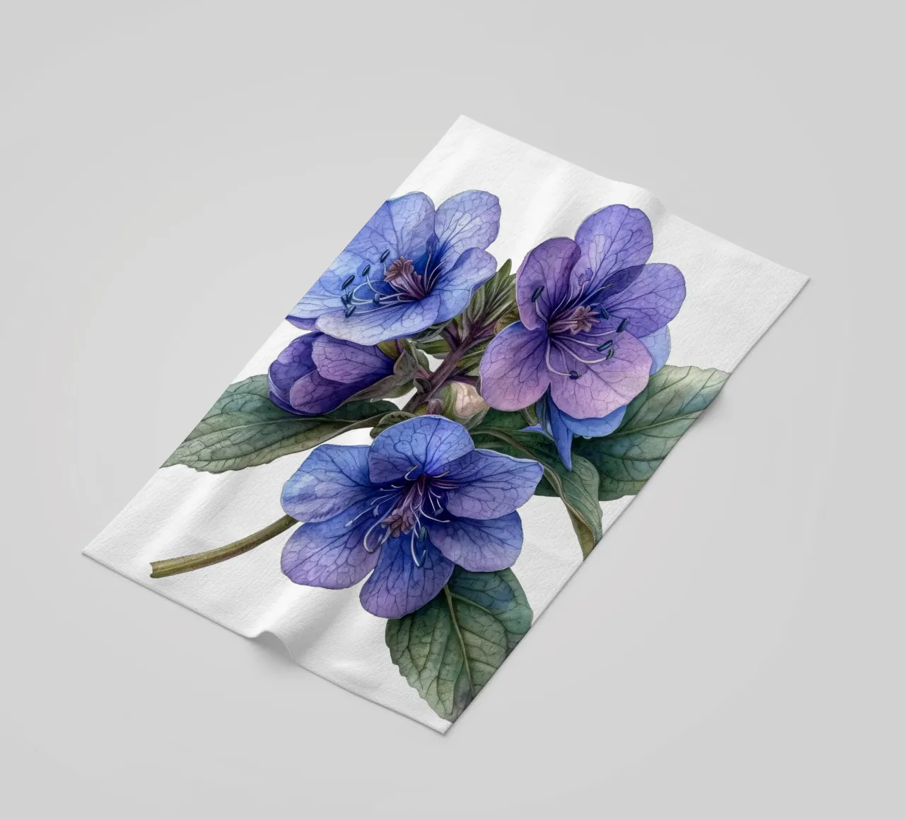 Pulmonaria-Blüte Strandtuch von Bold Blooms