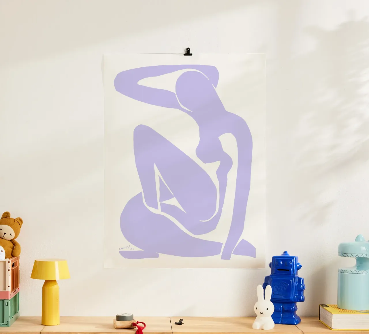 Matisse Ausschnitt - Eleganter Scherenschnitt in Pastell Poster mit Kunststoffrahmen von SMPLE