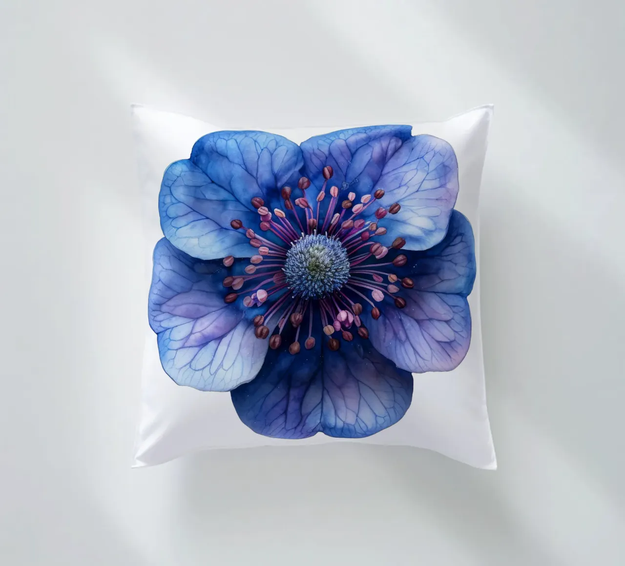 Fiore di scabiosa cuscino da Bold Blooms