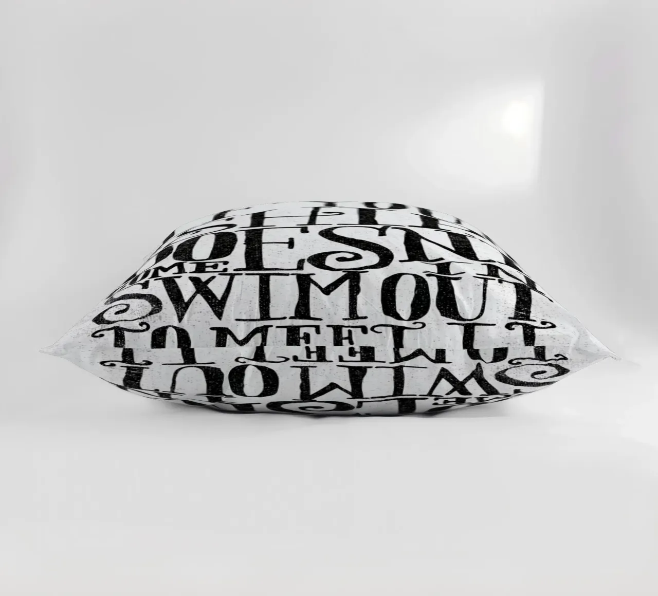 swim out cuscino da Matthew Taylor Wilson