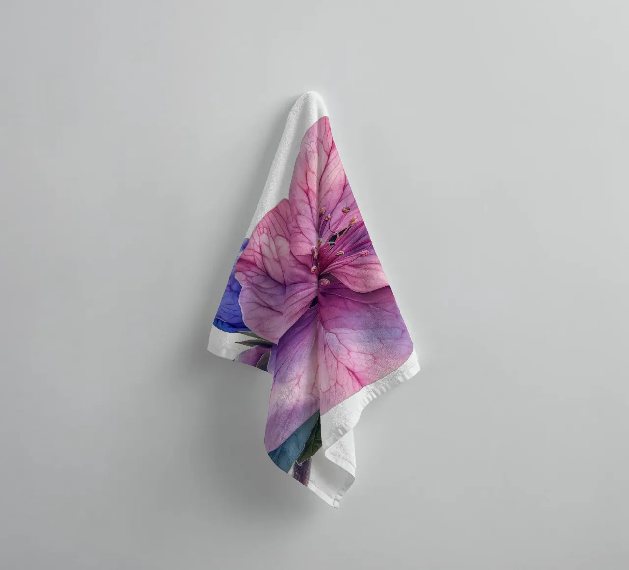 Zeepkruid Bloem badhanddoek van Bold Blooms