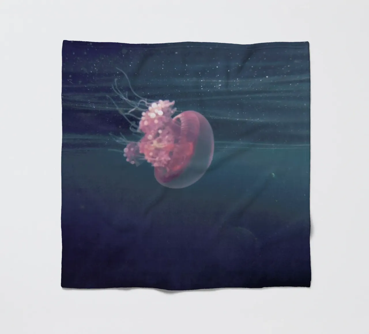 Dancing in the Water coperta in pile da Studio Nahili