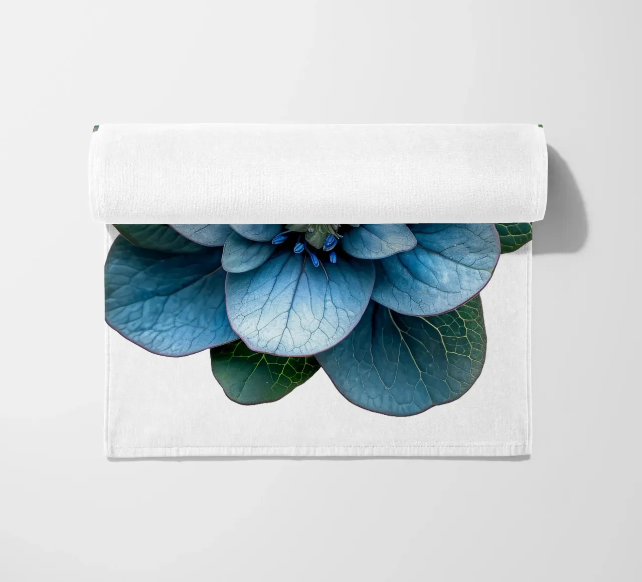 Wolfsmelk bloem strandhanddoek van Bold Blooms