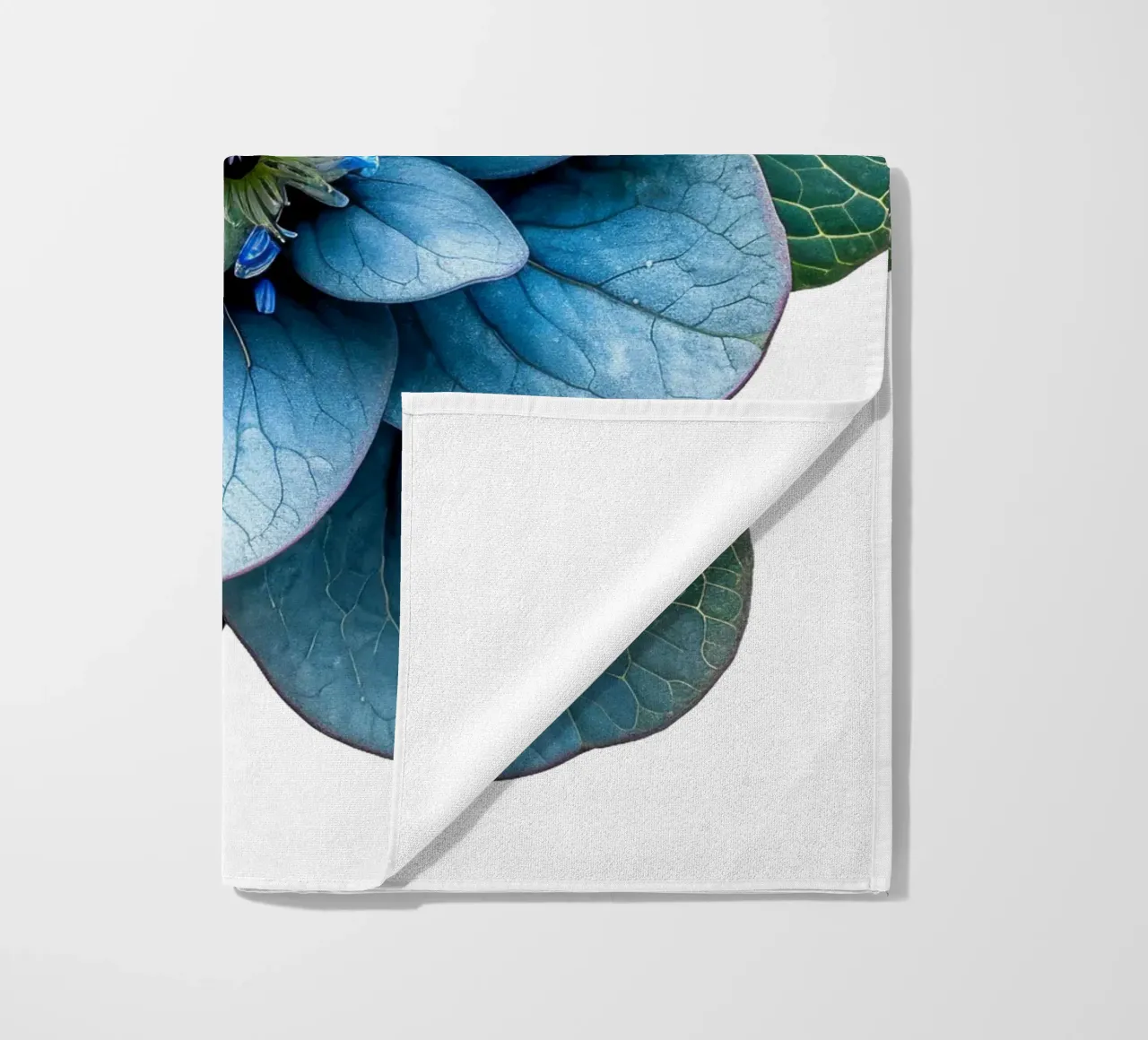 Wolfsmelk bloem strandhanddoek van Bold Blooms