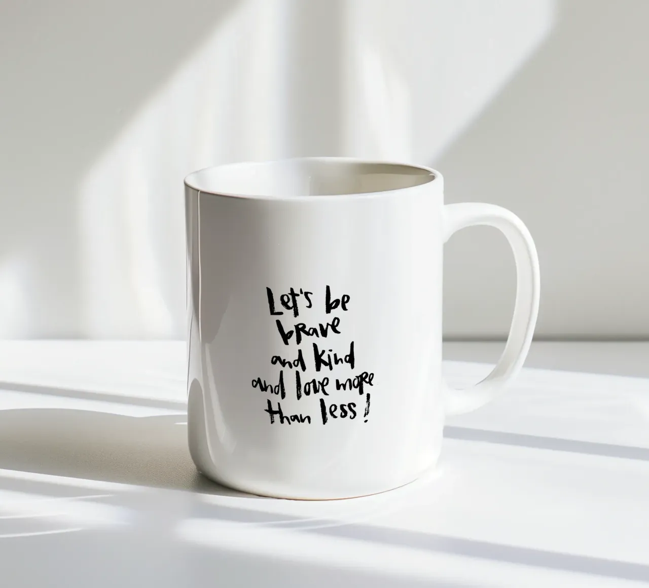 Love More tazza in ceramica da Brushmeetspaper