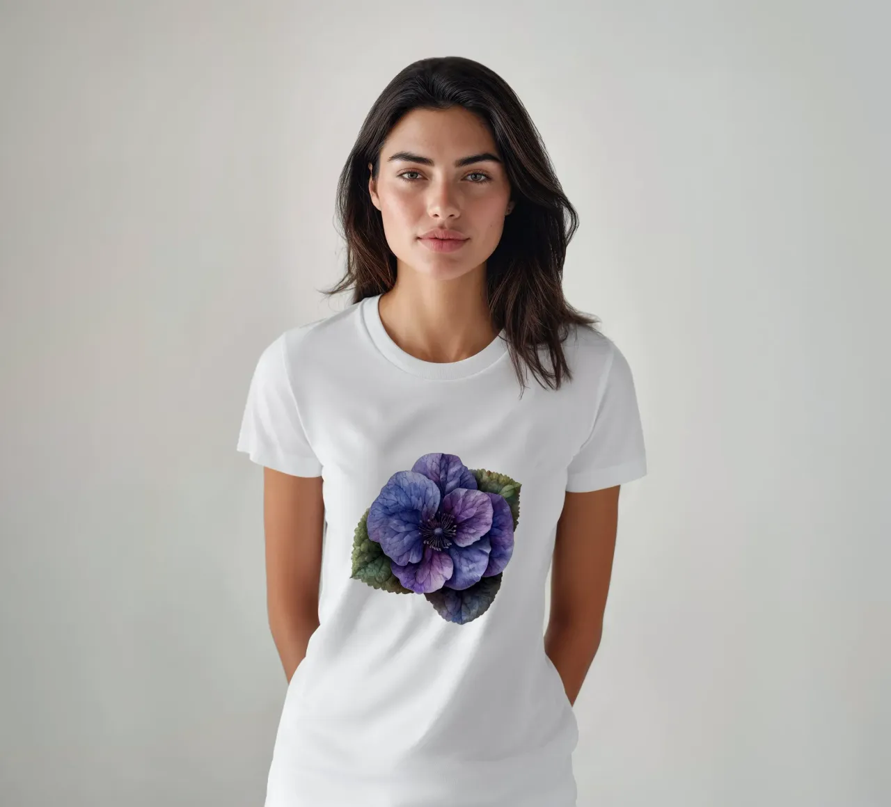Violette Blume T-Shirt von Bold Blooms