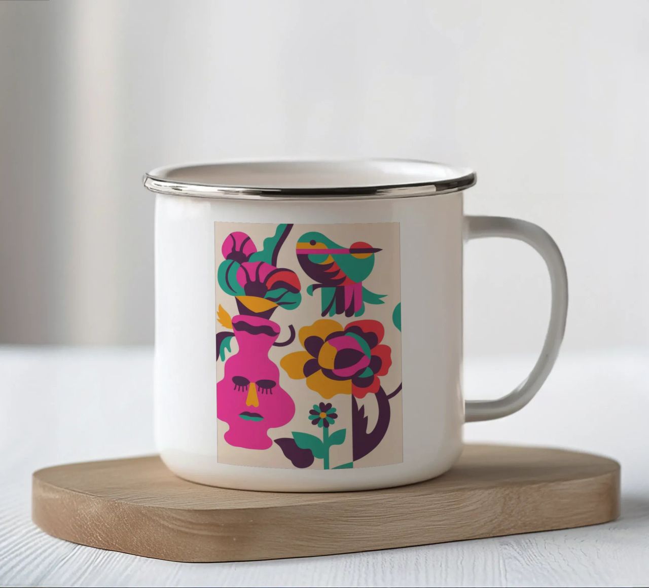 Volti e uccelli tazza in smalto da Seren Liodra