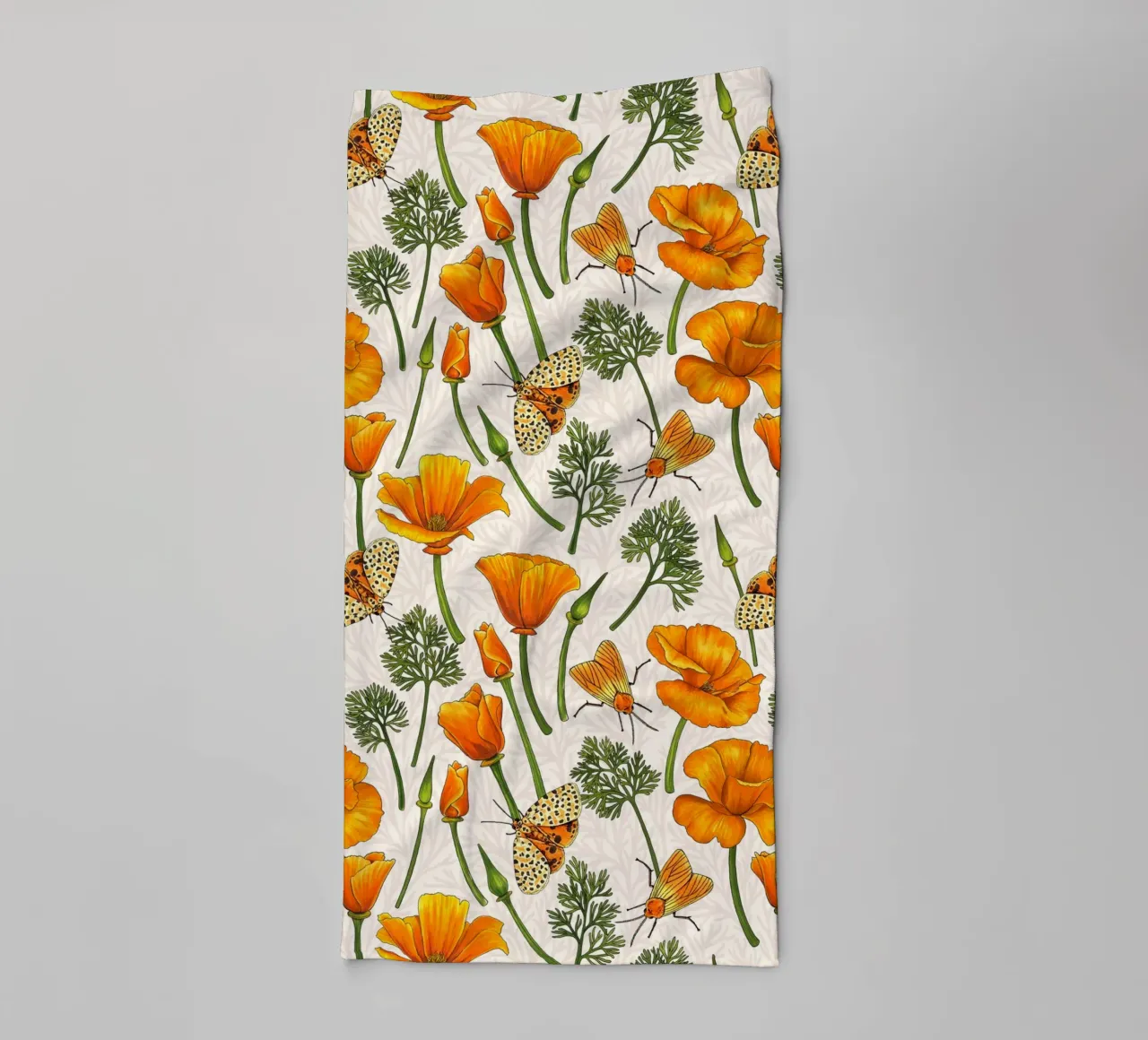 Kalifornische Mohnblumen und Motten auf weißem Untergrund Handtuch von Painted Nature