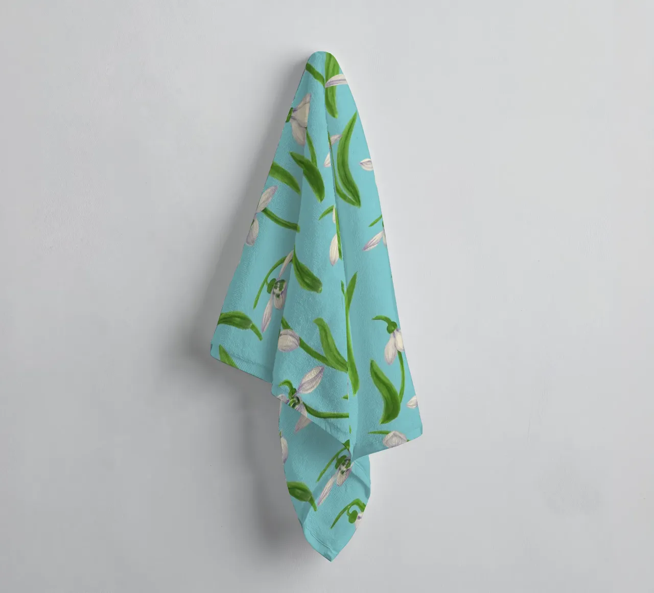 Bucaneve su blu piscina asciugamano da bagno da Painted Nature