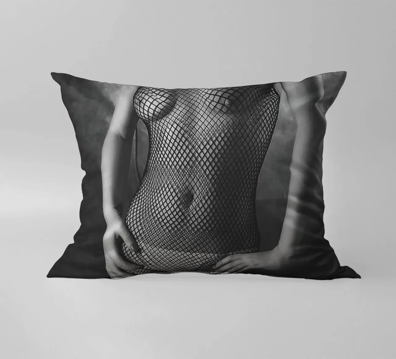 Amber in Fishnet Mono cuscino da Dave Hare Photography