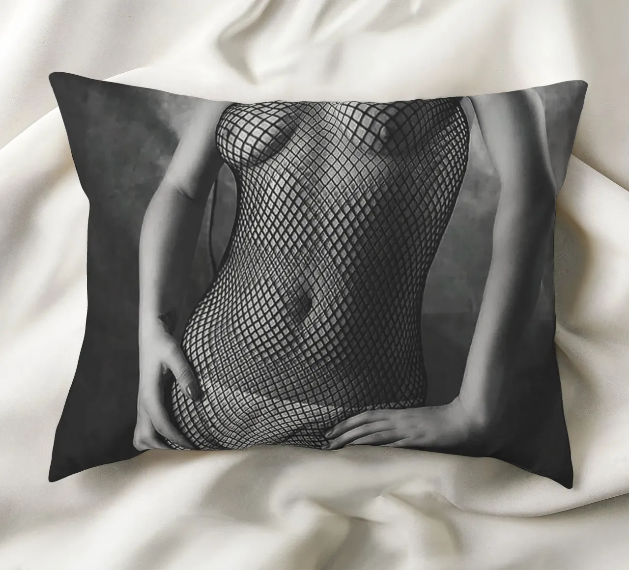 Amber in Fishnet Mono cuscino da Dave Hare Photography
