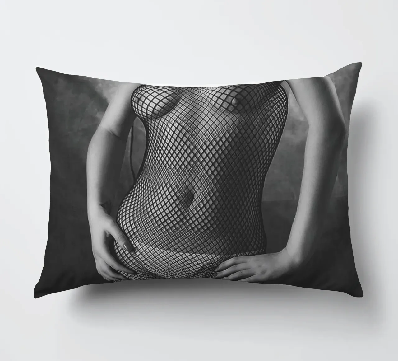 Amber in Fishnet Mono cuscino da Dave Hare Photography