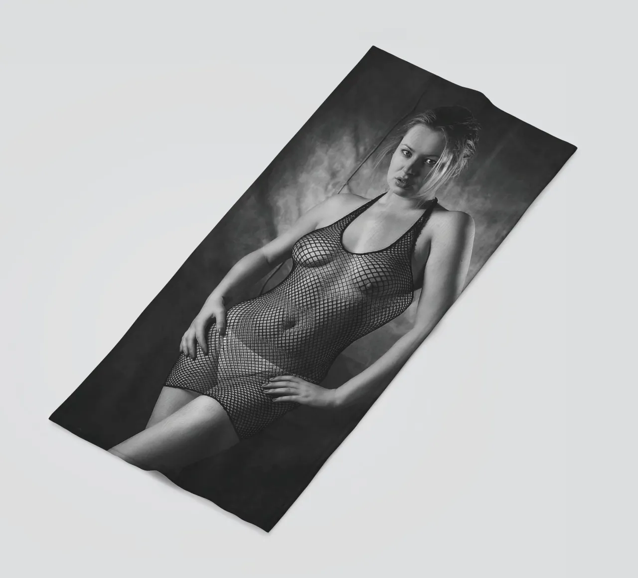 Amber in Fishnet Mono telo mare da Dave Hare Photography