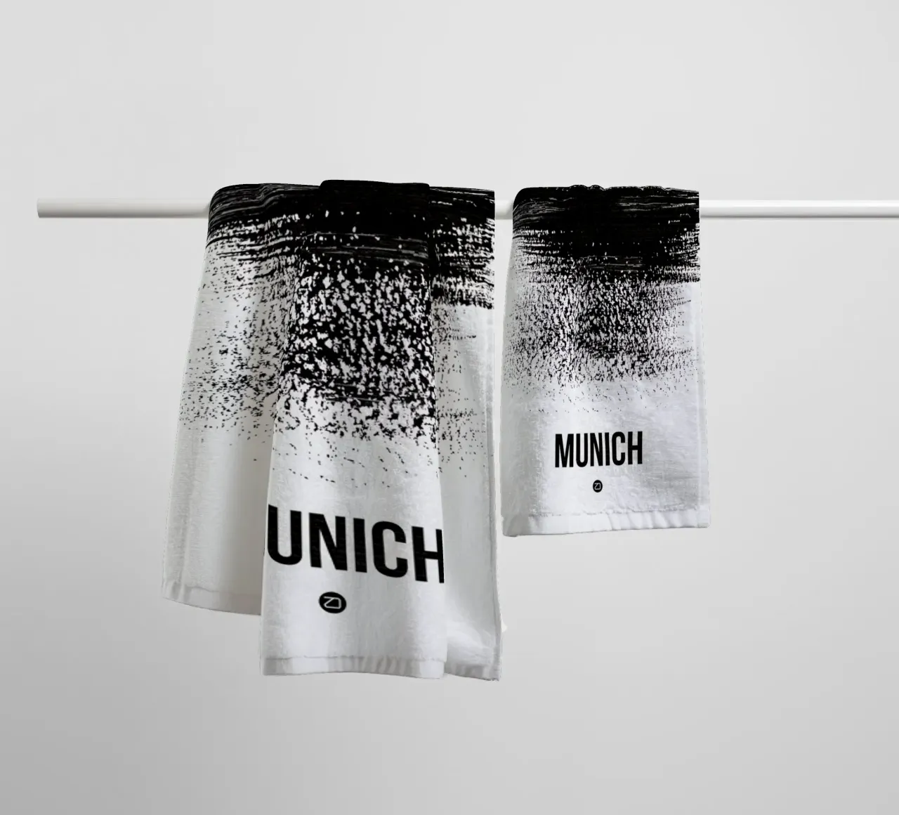 Munich Skyline Brush Stroke asciugamano da bagno da Naxart