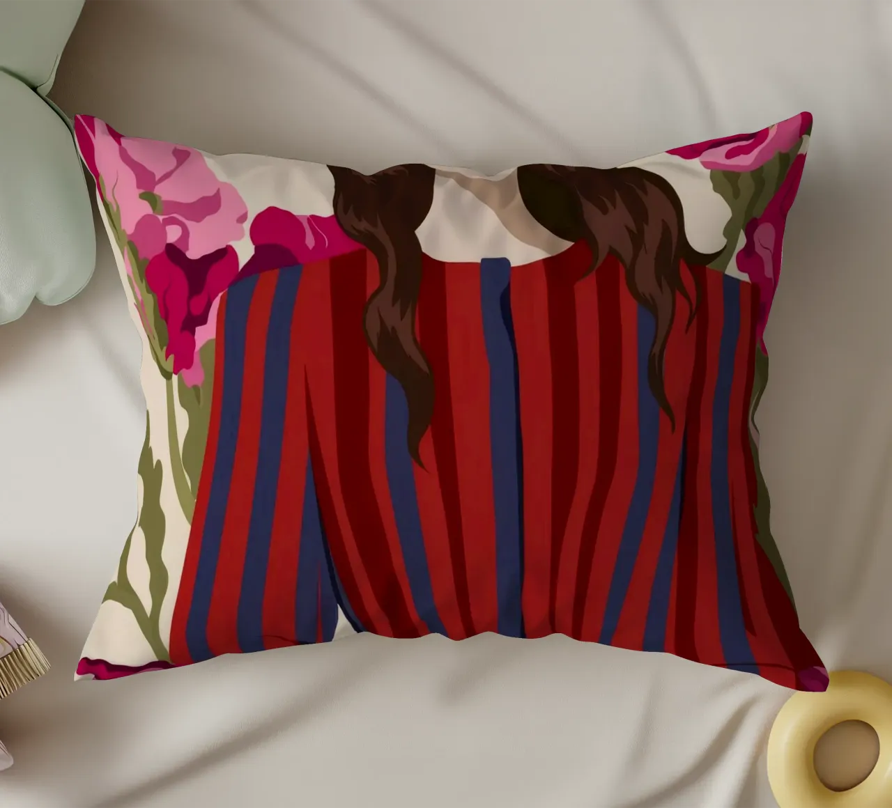 Gestreiftes Outfit Blumen Kissen von Kamera Obskura