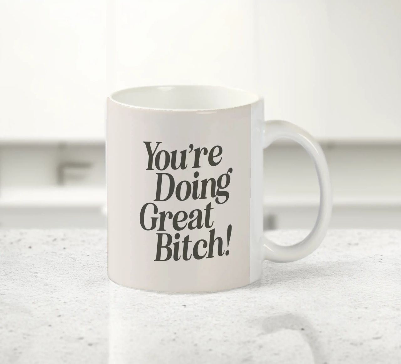 You're Doing Great Bitch Witty Empowering Typography Print (en anglais) mug en céramique de THE MOTIVATED TYPE