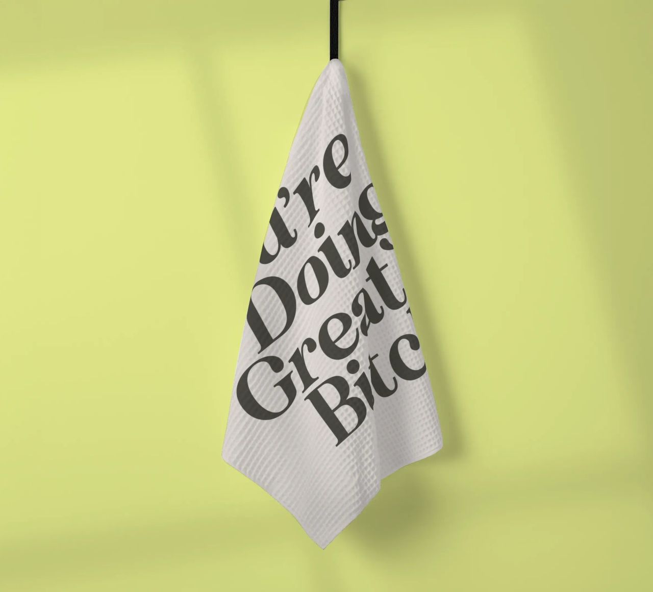 You're Doing Great Bitch Witty Empowering Typography Print (en anglais) torchon de THE MOTIVATED TYPE