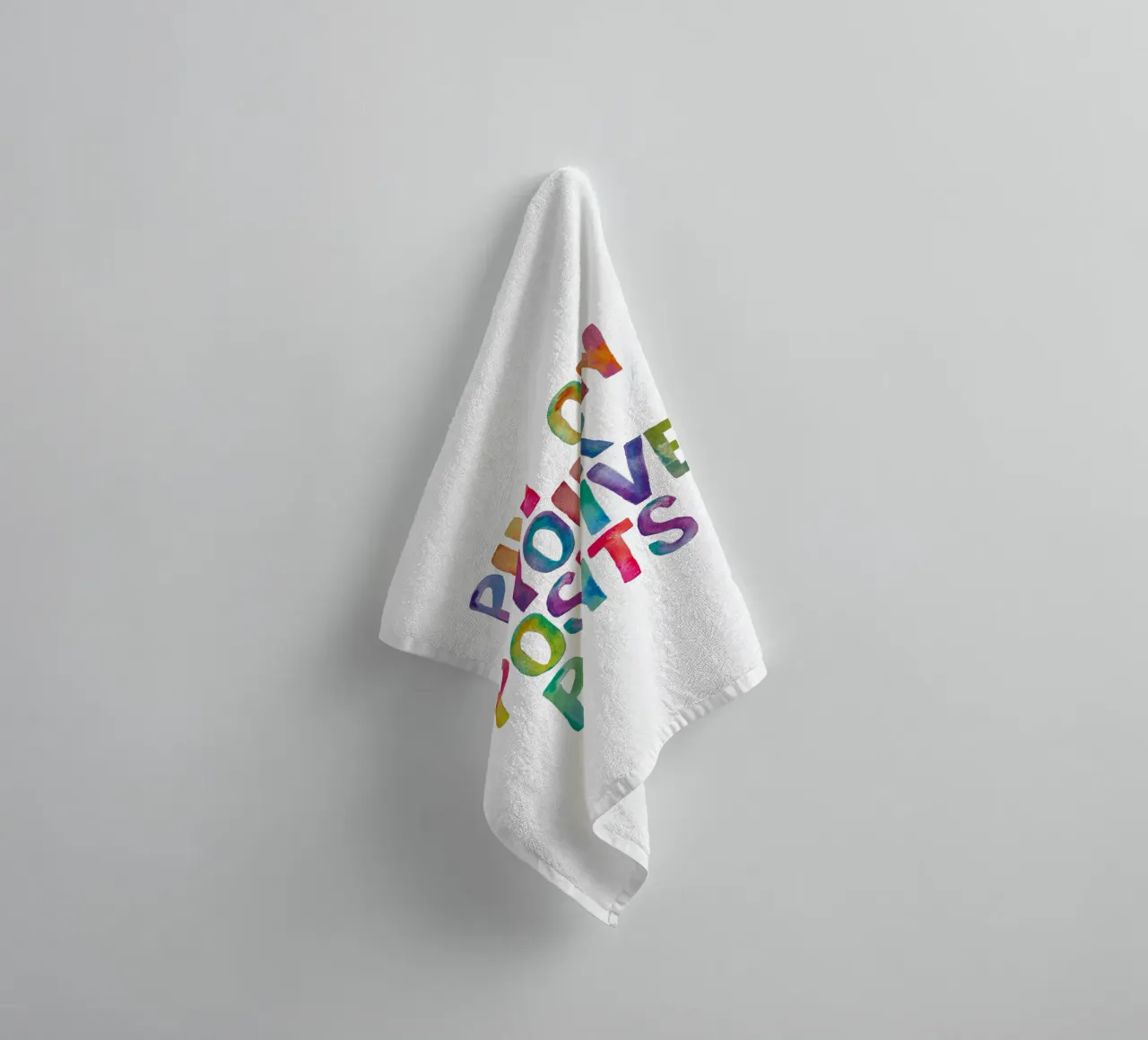 Indossa i tuoi pantaloni positivi Tipografia arcobaleno per bambini asciugamano da bagno da THE MOTIVATED TYPE