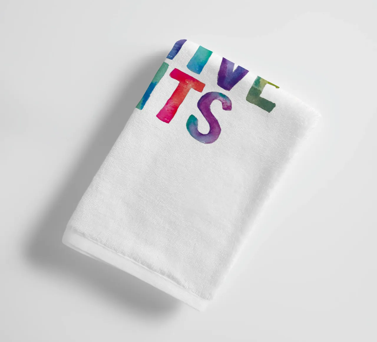 Indossa i tuoi pantaloni positivi Tipografia arcobaleno per bambini asciugamano da bagno da THE MOTIVATED TYPE