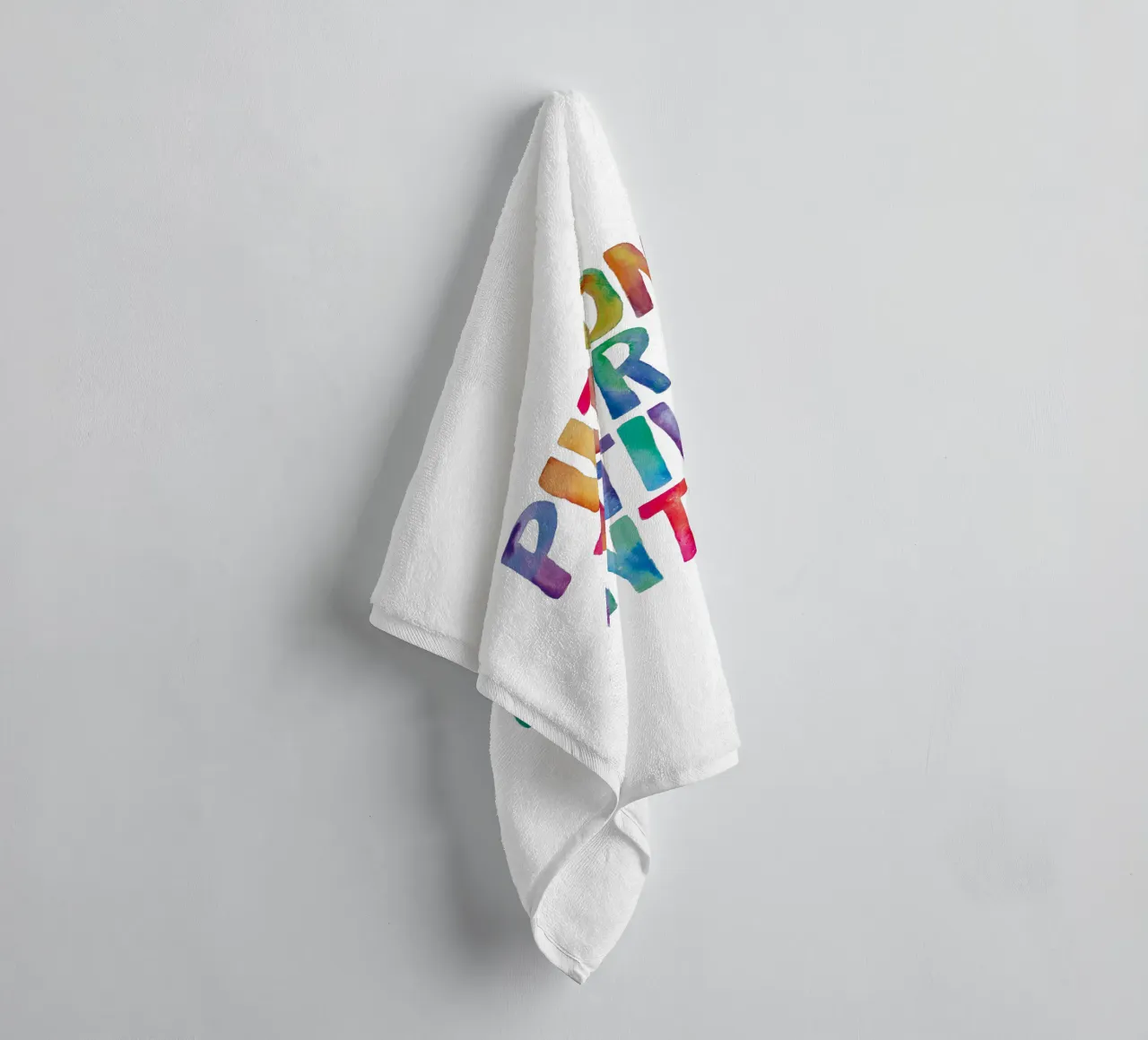 Indossa i tuoi pantaloni positivi Tipografia arcobaleno per bambini asciugamano da bagno da THE MOTIVATED TYPE