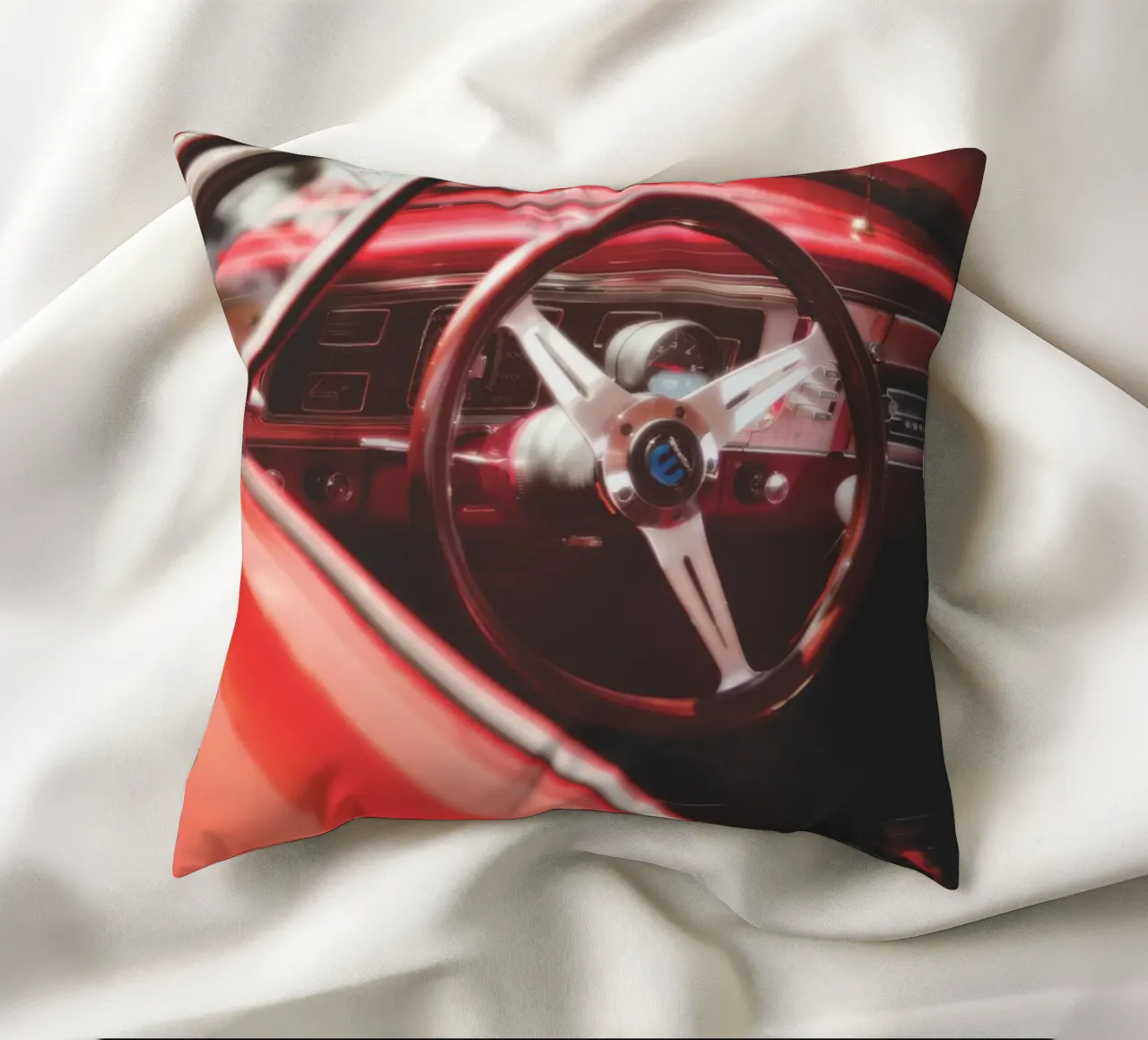 Auto rossa cuscino da Dave Hare Photography