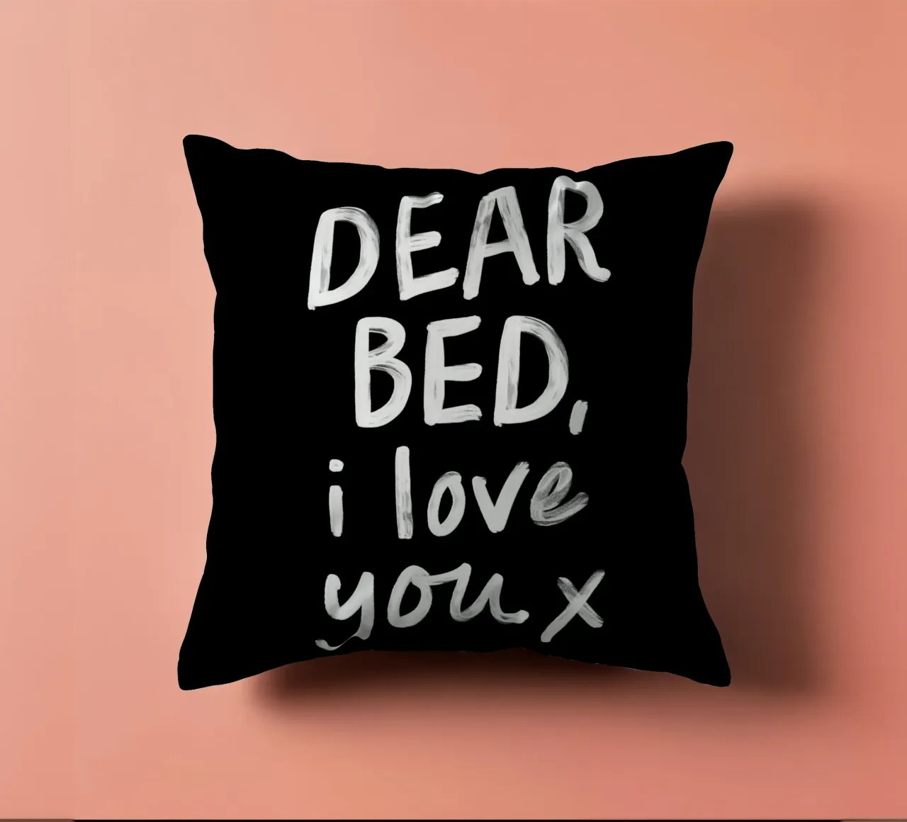 Caro letto ti amo X Design tipografico dipinto a mano cuscino da THE MOTIVATED TYPE