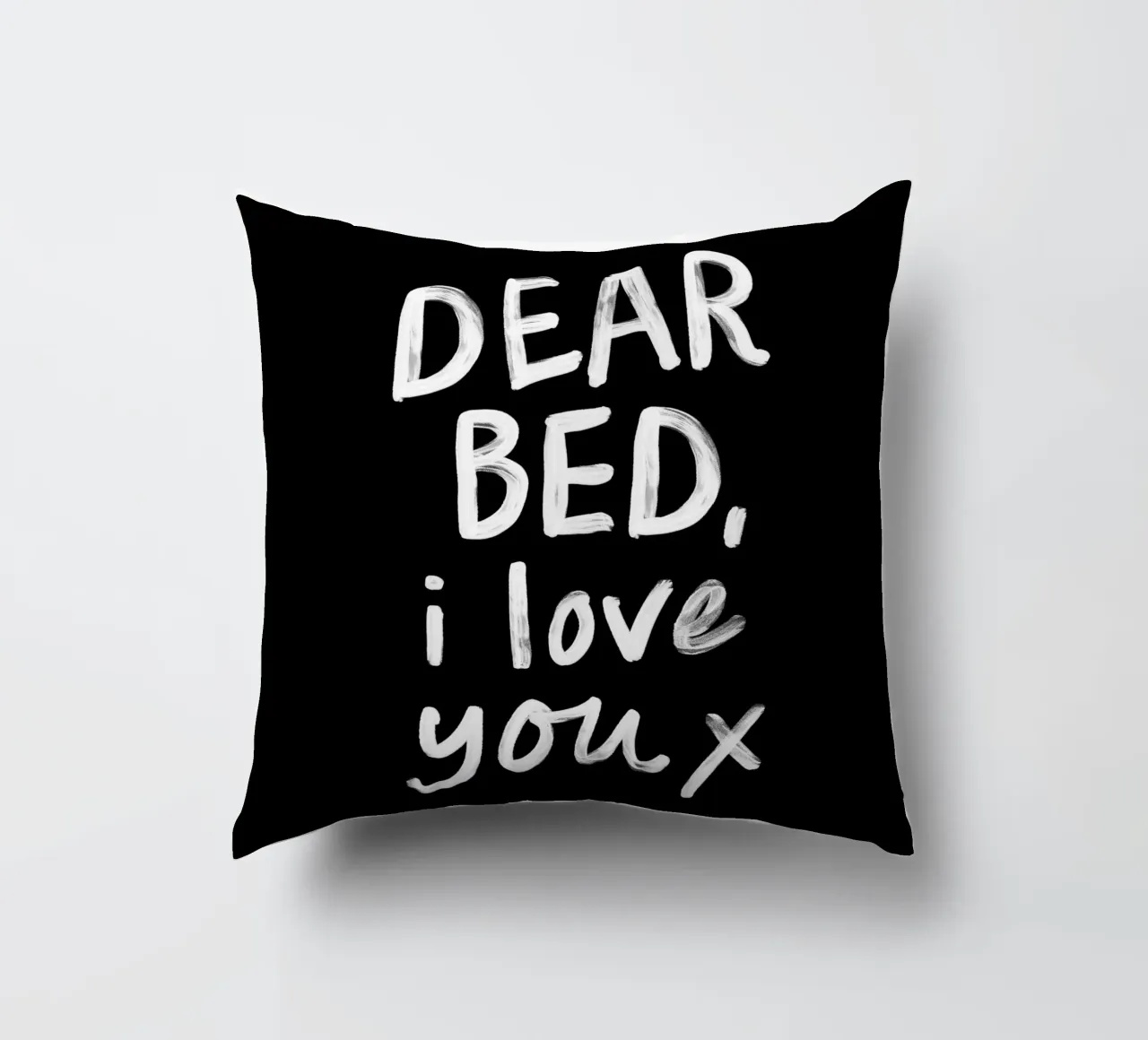Caro letto ti amo X Design tipografico dipinto a mano cuscino da THE MOTIVATED TYPE