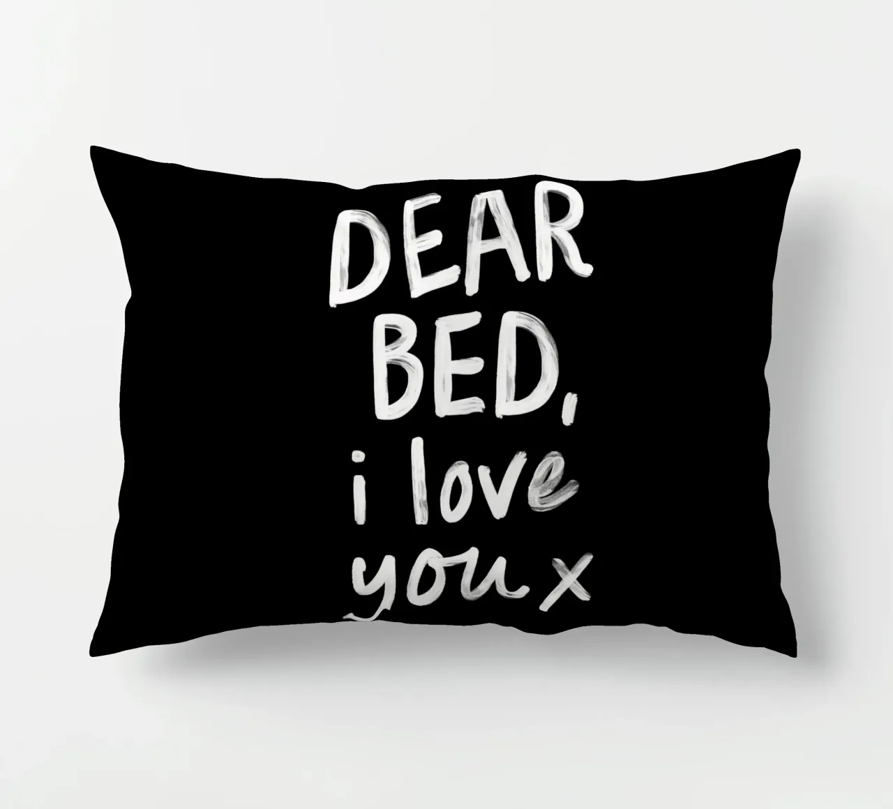 Caro letto ti amo X Design tipografico dipinto a mano cuscino da THE MOTIVATED TYPE