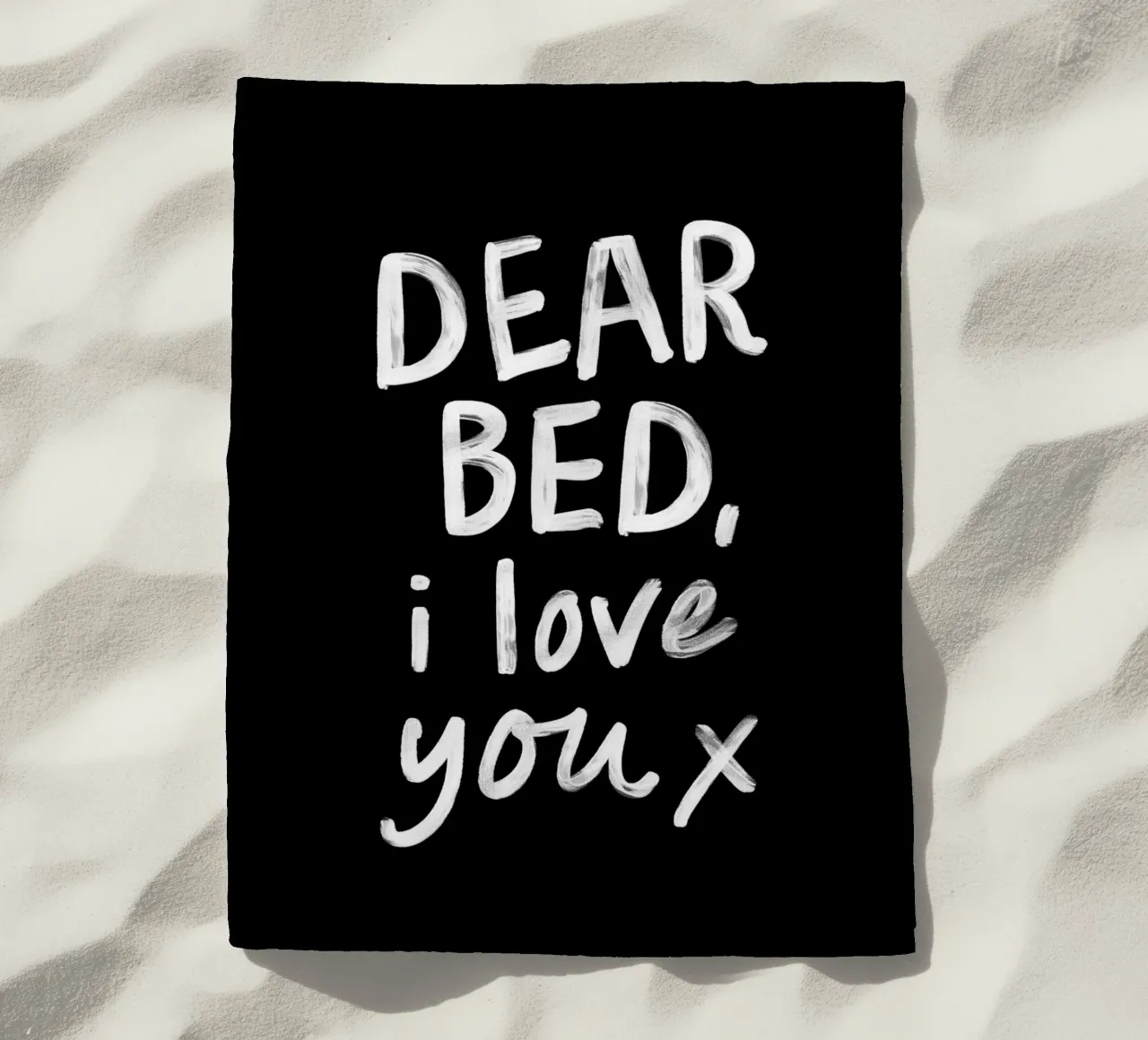 Caro letto ti amo X Design tipografico dipinto a mano telo mare da THE MOTIVATED TYPE