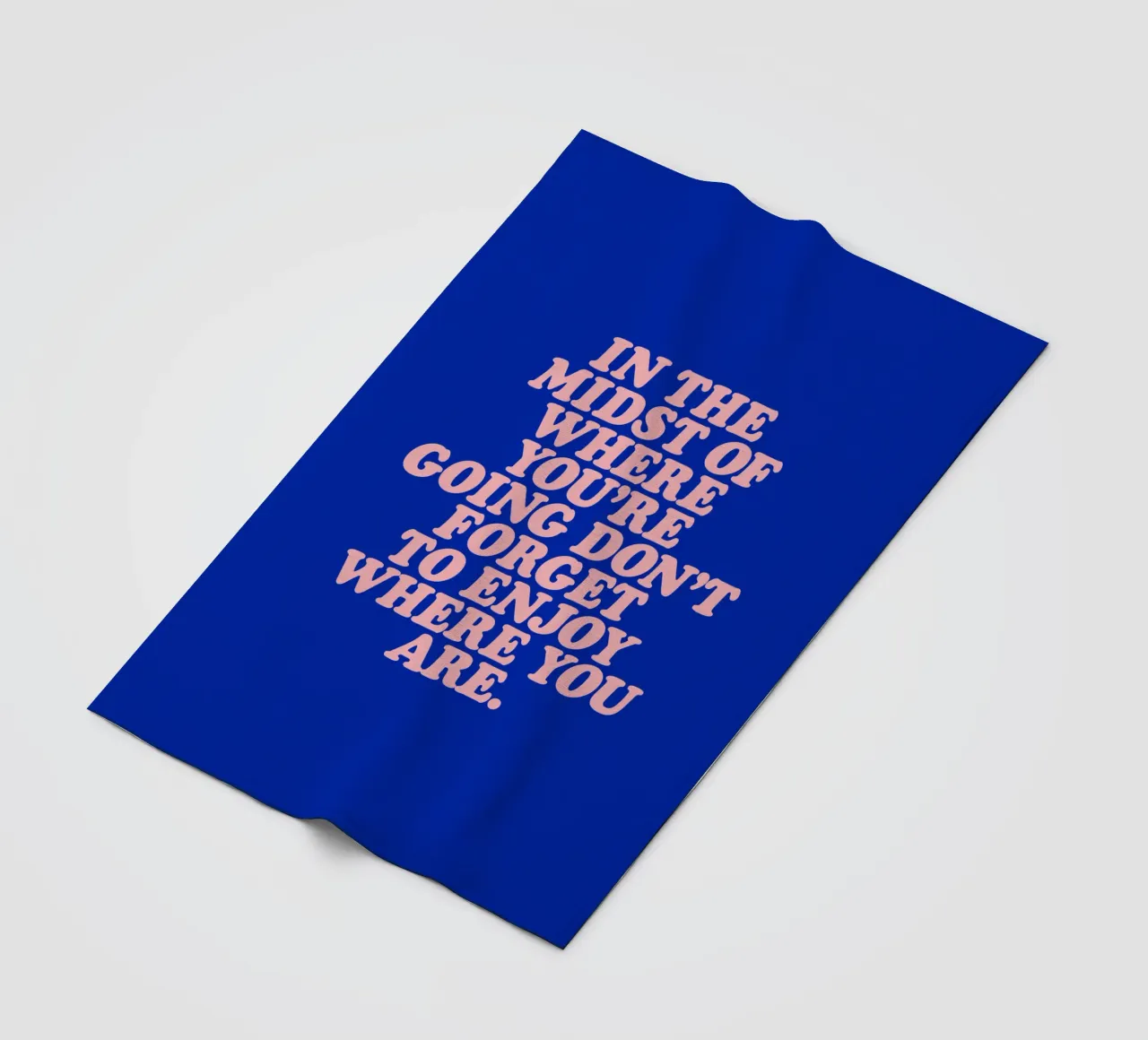 In der Mitte des Weges nicht vergessen zu genießen Fleecedecke von THE MOTIVATED TYPE