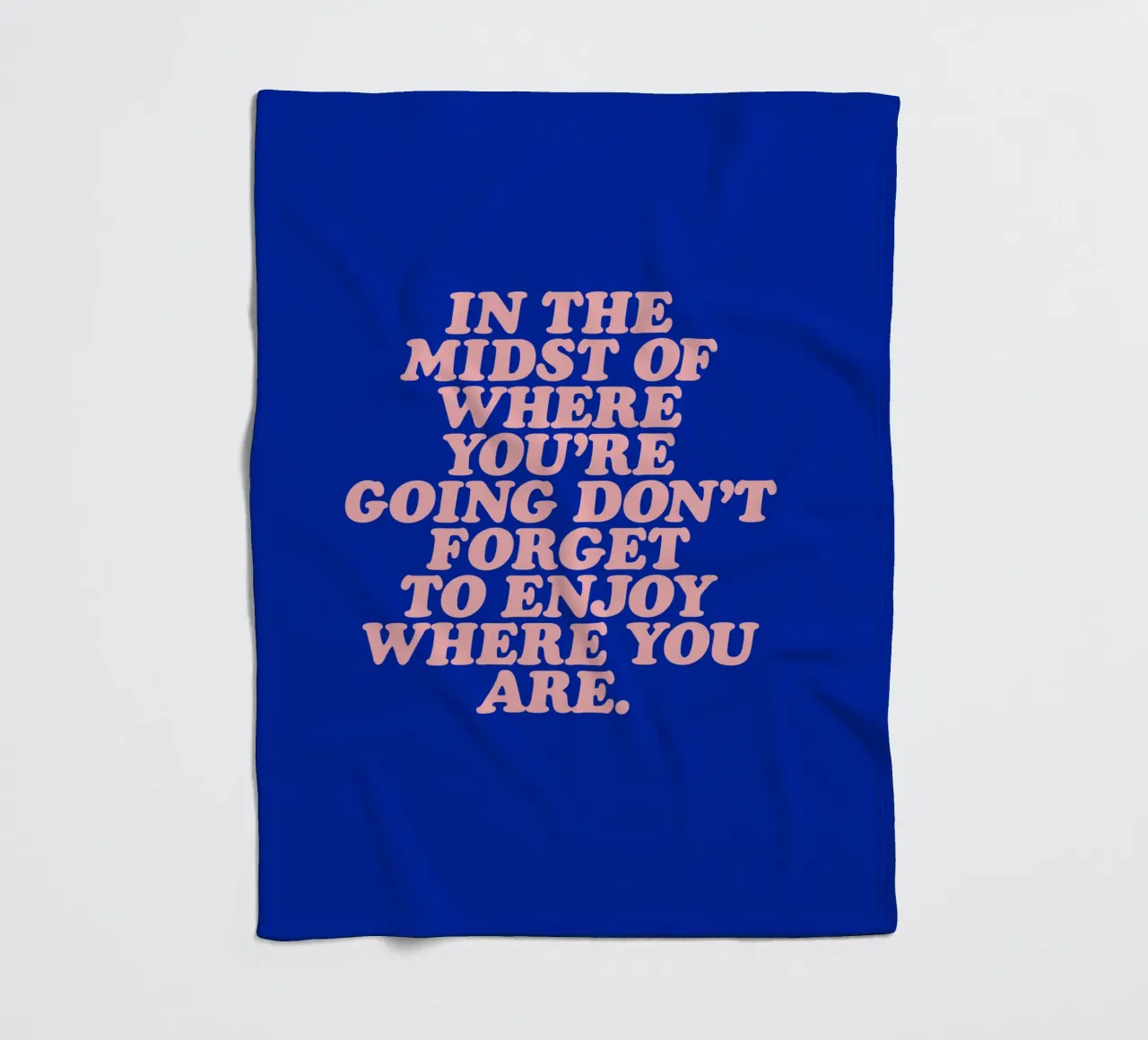 In der Mitte des Weges nicht vergessen zu genießen Fleecedecke von THE MOTIVATED TYPE