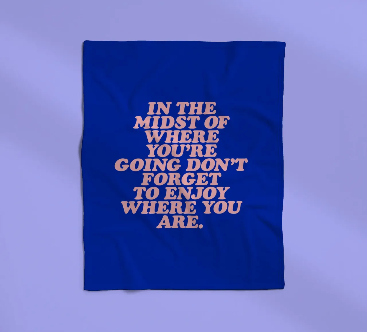 In der Mitte des Weges nicht vergessen zu genießen Fleecedecke von THE MOTIVATED TYPE
