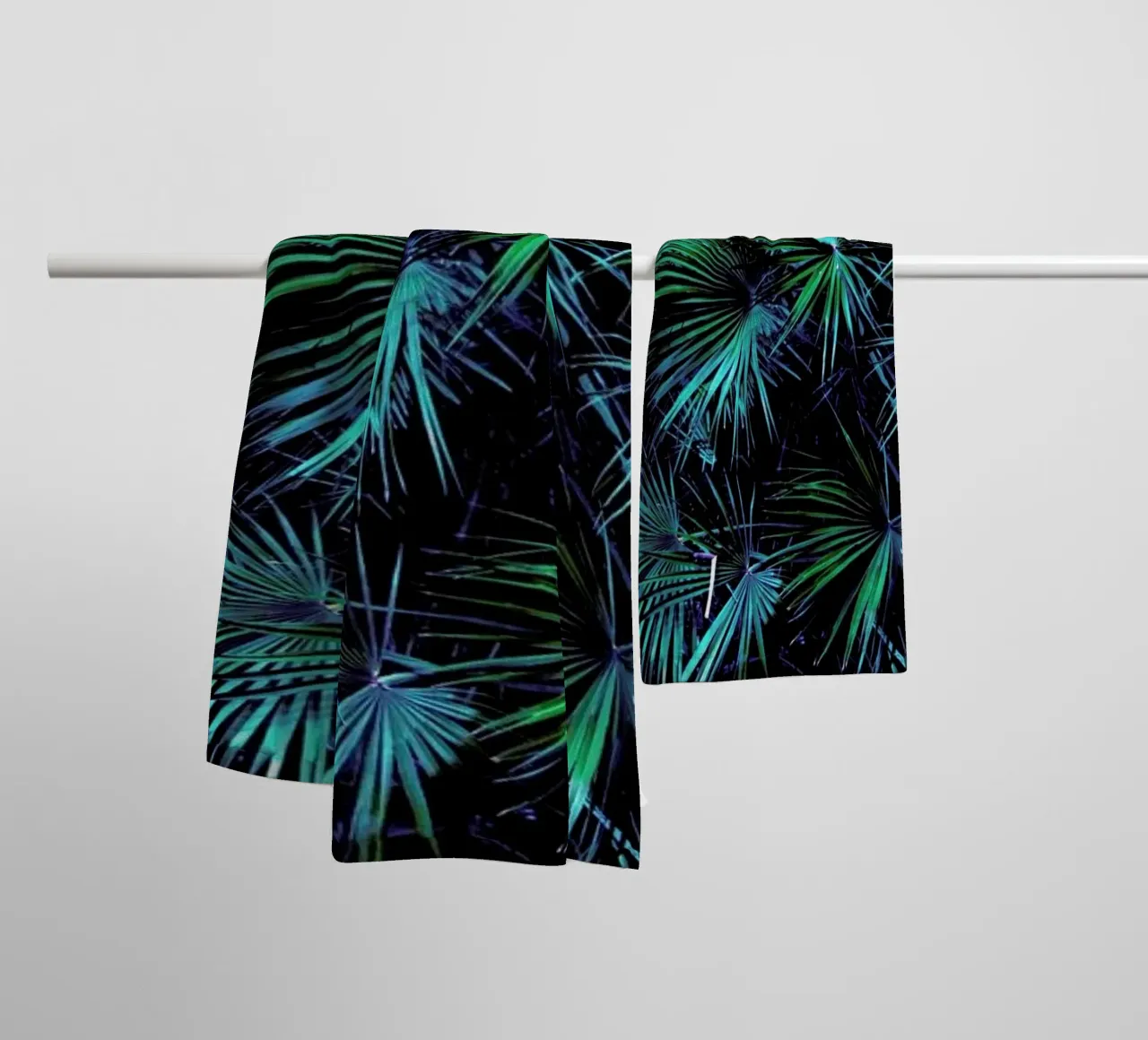Amoung the Palm Leaves asciugamano da bagno da Victoria Frost