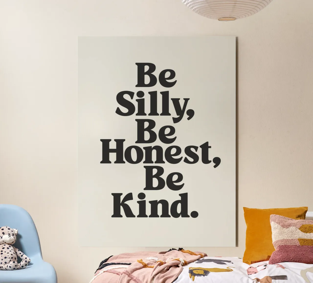Tipografia Be Silly Be Honest Be Kind in bianco e nero alluminio dibond da THE MOTIVATED TYPE