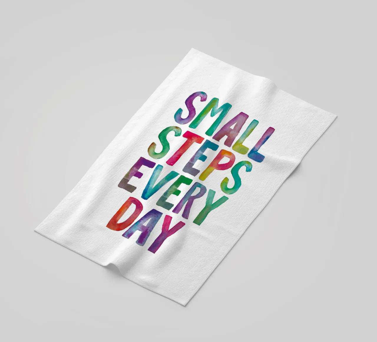 Small Steps Every Day Arc-en-ciel Unicorn Typographie Design serviette de plage de THE MOTIVATED TYPE
