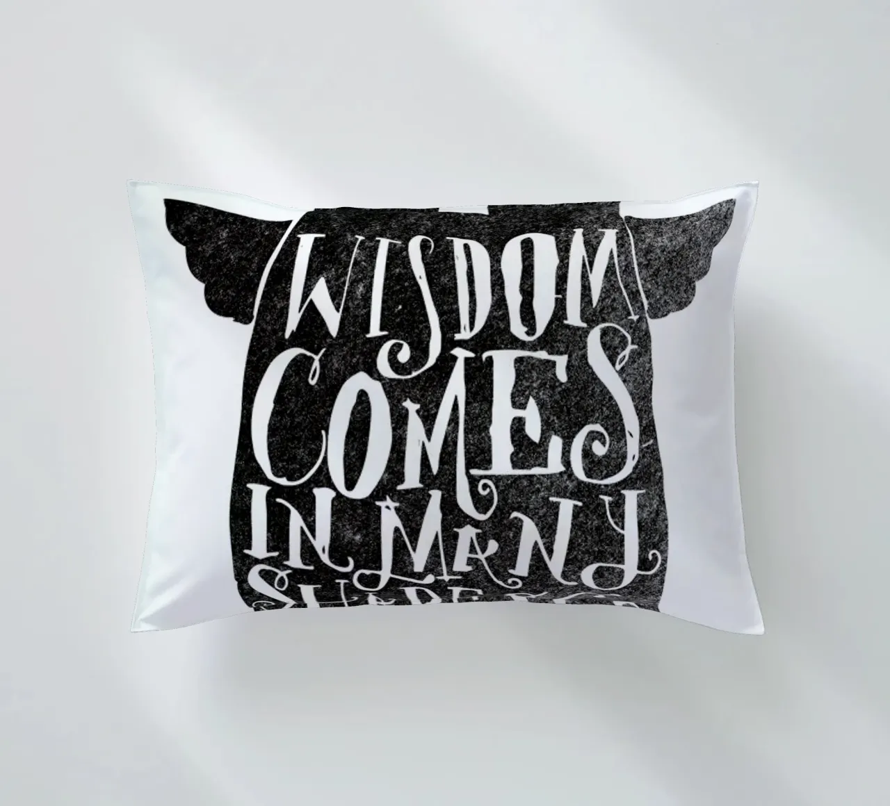 wisdom comes in many shapes and sizes kussen van Matthew Taylor Wilson