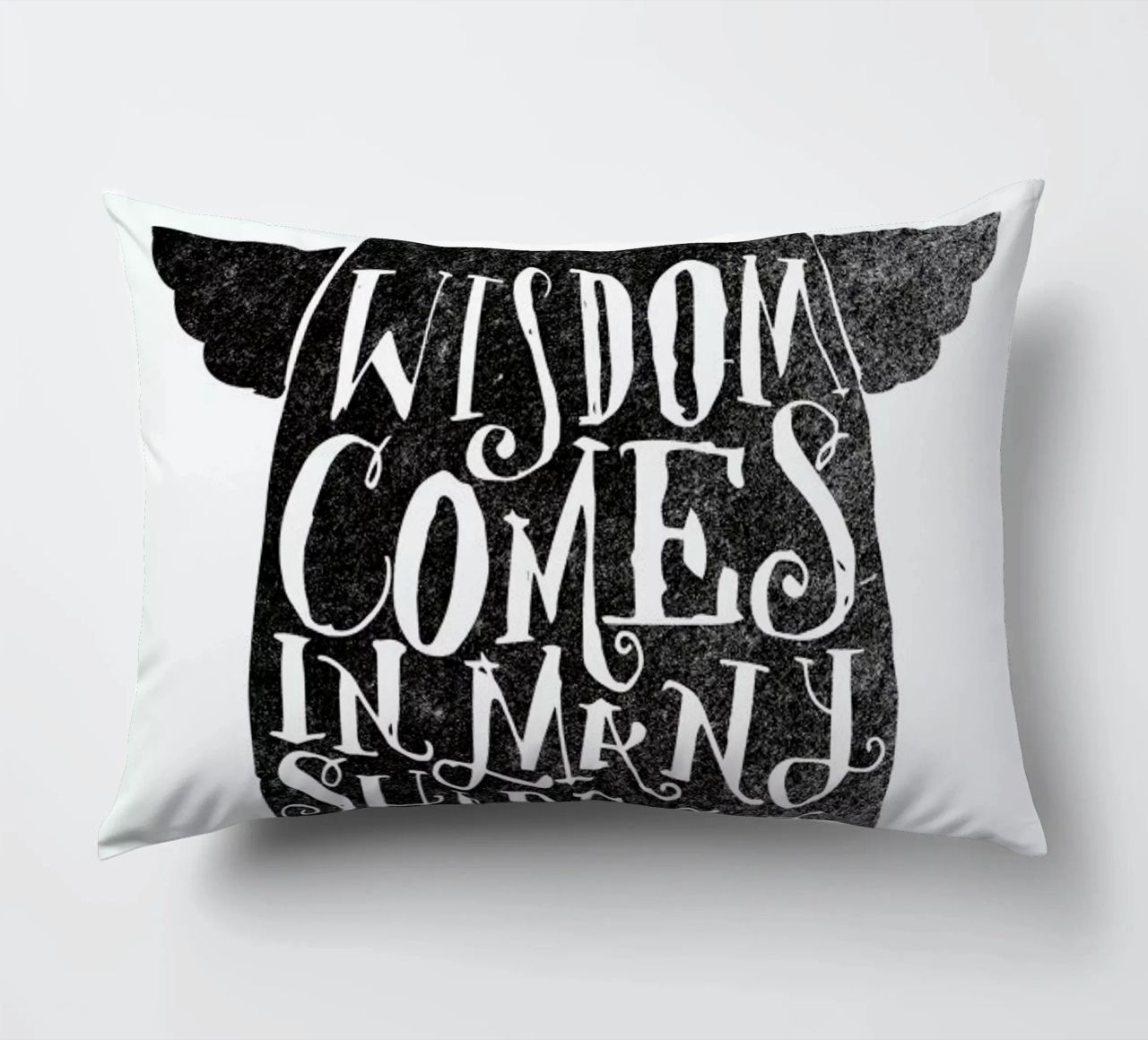 wisdom comes in many shapes and sizes cuscino da Matthew Taylor Wilson