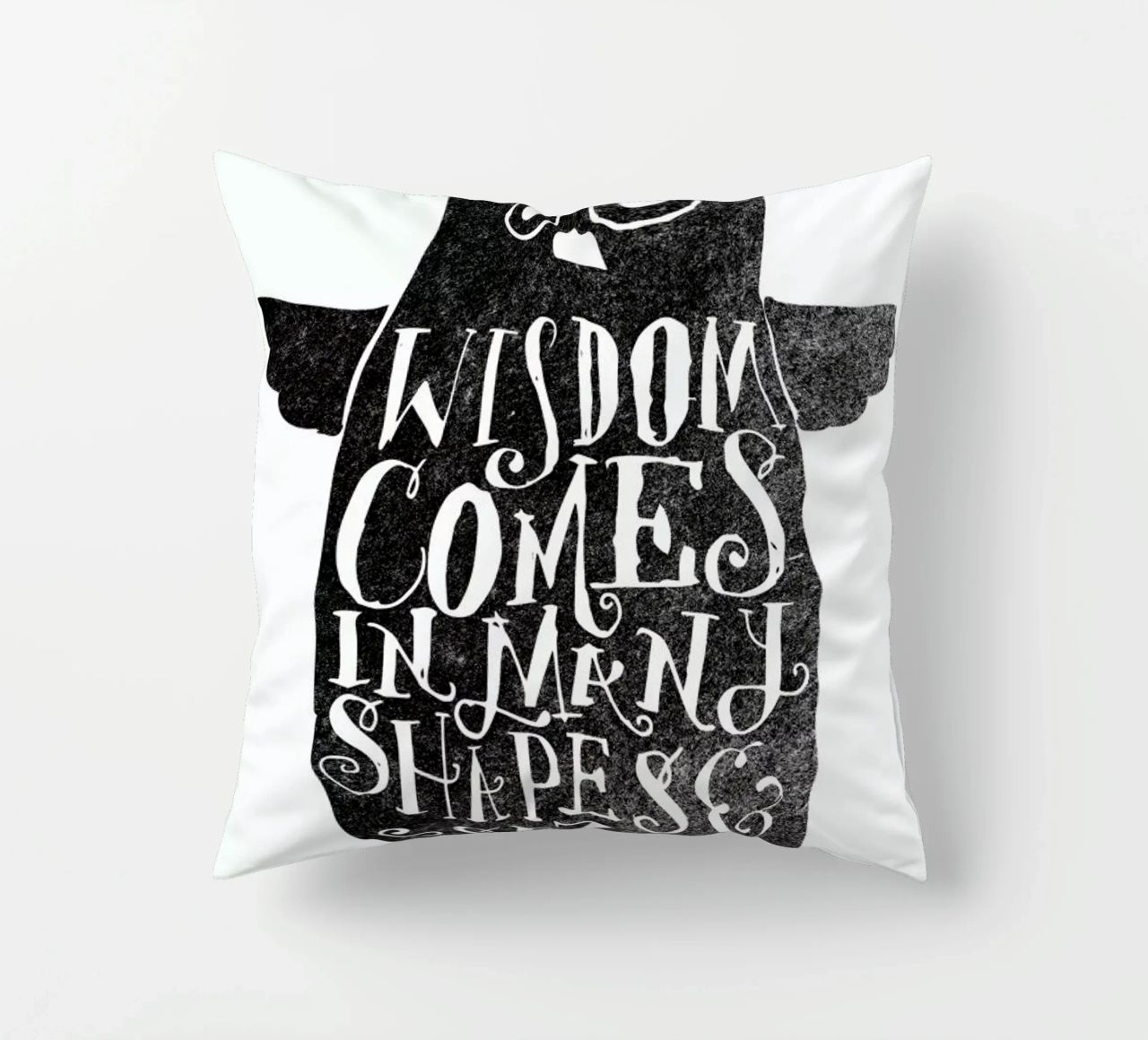 wisdom comes in many shapes and sizes cuscino da Matthew Taylor Wilson